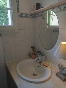 a bathroom with a sink and a mirror at CHAMBRE PRIVEE chez l'HABITANT SALLE d'eau WC Privatifs in La Saulce