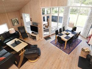 Μια τηλεόραση ή/και κέντρο ψυχαγωγίας στο Cozy Beach Cottage - By Traum Ferienwohnungen