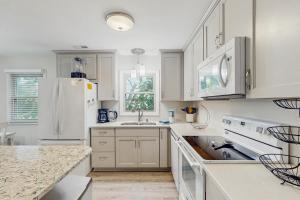 Gallery image of Oaks by the Sea in Emerald Isle +13 photos