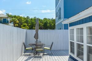 Balkoni atau teres di Littus House