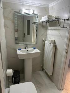 Koupelna v ubytování Lilia Apartments + 11 fotografií