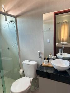 Bilik mandi di Chalet Vista Lençóis Santo Amaro
