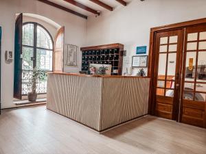 a bar in a room with a window and a door at Hostal del Rio Talca in Talca