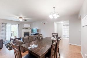 Χώρος καθιστικού στο Cedar Lodge #503