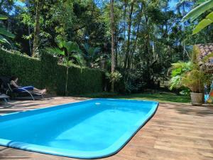 Swimmingpoolen hos eller tæt på Chalé CaZinha de Penedo
