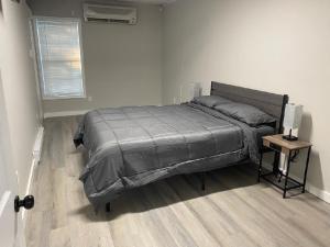 Ένα ή περισσότερα κρεβάτια σε δωμάτιο στο Private Apt In Southfordsouthbury