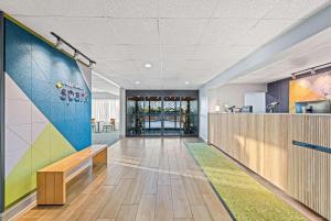 an office lobby with a large mural on the wall at Spark by Hilton Tuscaloosa University in Tuscaloosa +34 photos