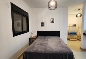 a bedroom with a bed and a mirror on the wall at Studio em Sorocaba no Campolim in Sorocaba +15 photos