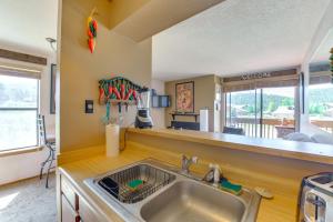 Gallery image of Walk to Angel Fire Resort Getaway with Balcony in Angel Fire +19 photos