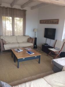 Et tv og/eller underholdning på Villa panoramique avec piscine, Mas-Fumats, ROSES, Espagne