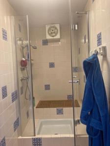 Et badeværelse på Villa panoramique avec piscine, Mas-Fumats, ROSES, Espagne