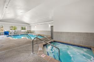 a swimming pool with a slide in a building at Spark By Hilton Eden Prairie in Eden Prairie