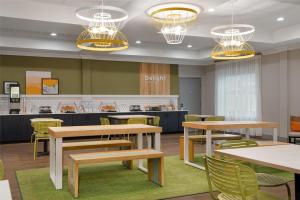 Dapur atau dapur kecil di Spark by Hilton Rahway