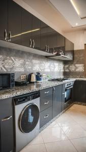 Η κουζίνα ή μικρή κουζίνα στο villa siirina +4 φωτογραφίες