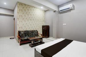 a room with a bed and a chair in it at HOTEL O YASH RAJ PALACE in Rāe Bareli +92 photos