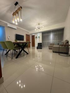 Μια τηλεόραση ή/και κέντρο ψυχαγωγίας στο Hermoso alojamiento en Santo Domingo +21 φωτογραφίες