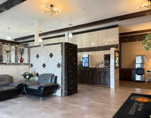 Η κουζίνα ή μικρή κουζίνα στο High Point Inn & Suites Peace River