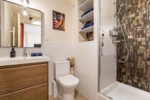 Koupelna v ubytování Apollonia Visage du Monde - Clim - Parking - Tram à 2min + 14 fotografií