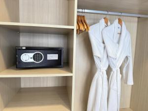 a closet with a radio and towels on a shelf at FLAT Praia Boa Viagem in Recife