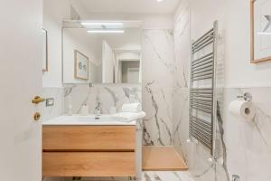 Koupelna v ubytování Cinque Terre The Abbey Apt - Two bathrooms + 29 fotografií