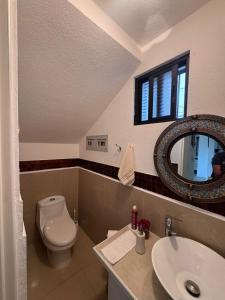 Bilik mandi di House 15 minutes from the hotel zone-casa a 15 min de zona hotelera +11 gambar