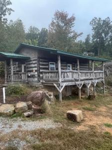 Rising FawnにあるLookout Mtn cabin with a viewのログキャビン(大きなデッキ付) +22枚の写真