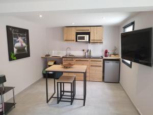 a kitchen with a table and chairs in a room at Cosy Studio à Le Vigan-en-Quercy, Lot in Le Vigan