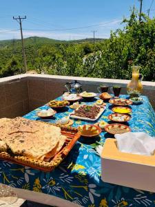 Φαγητό σε αυτό το διαμέρισμα ή κάπου εκεί κοντά