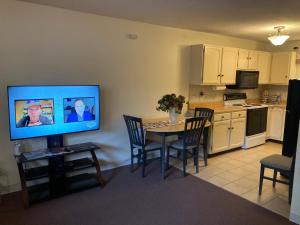 Foto dalla galleria di Modern North Conway Getaway a Conway Altre 27 foto