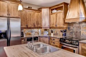 Η κουζίνα ή μικρή κουζίνα στο Snowbanks 4