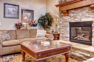 Χώρος καθιστικού στο Snowbanks 4 +27 φωτογραφίες