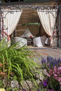 Vonkajšia záhrada v ubytovaní Hotel Luis