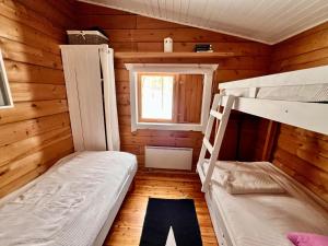 Ένα ή περισσότερα κρεβάτια σε δωμάτιο στο Log House and New Sauna Pikariporras +20 φωτογραφίες