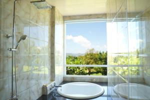 A bathroom at Coral B&B