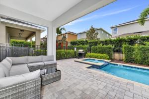 Бассейн в Elegant Home Near Disney With Game & Themed Rooms With Waterpark & Resort Access At Encore Resorts Reunion - 400La или поблизости +26 фотографий