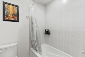 Ảnh trong thư viện ảnh của Super Mario Retreat with Hot Tub,IndoorGames,Firepit ở Dwight