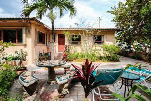 Κήπος έξω από το Bella Vista Garden Studio +11 φωτογραφίες