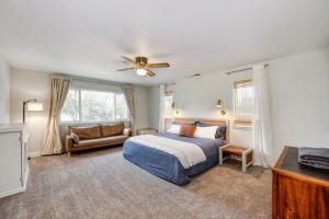 Ένα ή περισσότερα κρεβάτια σε δωμάτιο στο Gorgeous 4BR Home Massive Modern Home