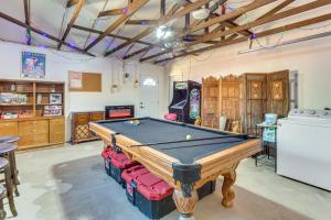 Φωτογραφία από το άλμπουμ του 6 Mi to Joshua Tree NP! Mtn-View Gem with Game Room σε Joshua Tree
