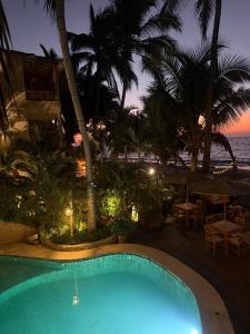 Bazén v ubytování Los Corales nebo v jeho okolí