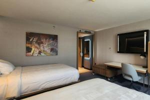 Кровать или кровати в номере Courtyard by Marriott Cheddi Jagan International Airport, Guyana