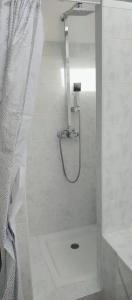 Ένα μπάνιο στο Appartement tout confort au calme