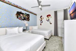 Кровать или кровати в номере Cheerful Home Near Disney With Private Pool, Themed Rooms And Waterpark & Resort Access At Encore Resorts Reunion - 7394Mr