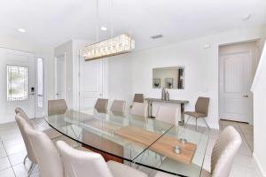 Гостиная зона в Cheerful Home Near Disney With Private Pool, Themed Rooms And Waterpark & Resort Access At Encore Resorts Reunion - 7394Mr