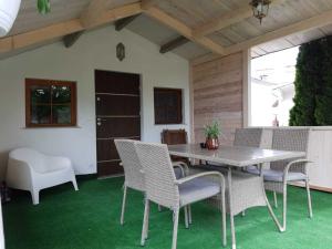 Χώρος καθιστικού στο Bungalow in Miedzyzdroje near Baltic Beach