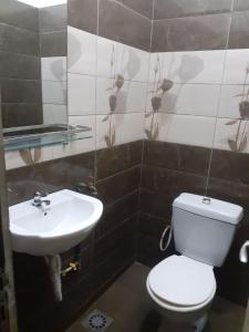 O baie la Economy Twin Beds in Royal Blue Guest House and Bar