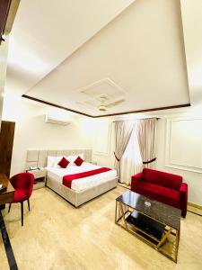 Ένα ή περισσότερα κρεβάτια σε δωμάτιο στο Holiday One Hotel & Suites +12 φωτογραφίες