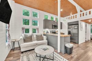 a kitchen and living room in a tiny house at Dogwood Cottage with Private Fire Pit & Sleeps 6 in Menlo +22 photos