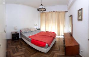 Ένα ή περισσότερα κρεβάτια σε δωμάτιο στο Hermoso Departamento Centrico A Metros De La Playa