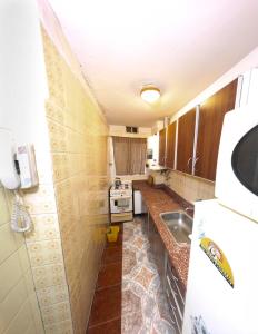 Η κουζίνα ή μικρή κουζίνα στο Hermoso Departamento Centrico A Metros De La Playa +7 φωτογραφίες